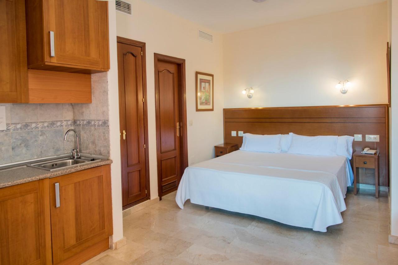 Apartamentos Don Juan Манилва Экстерьер фото